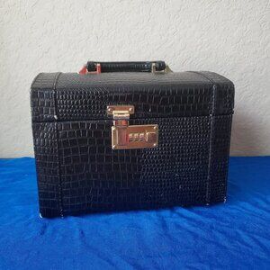 VTG Bentony embossed train case